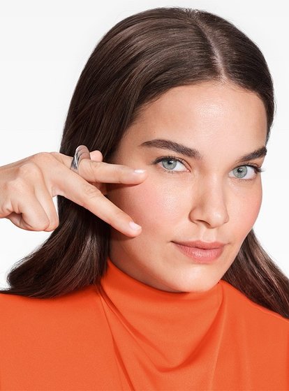 Capital Soleil UV-AGE Daily Water Fluid Antienvejecimiento SPF50+ - Imagen 3